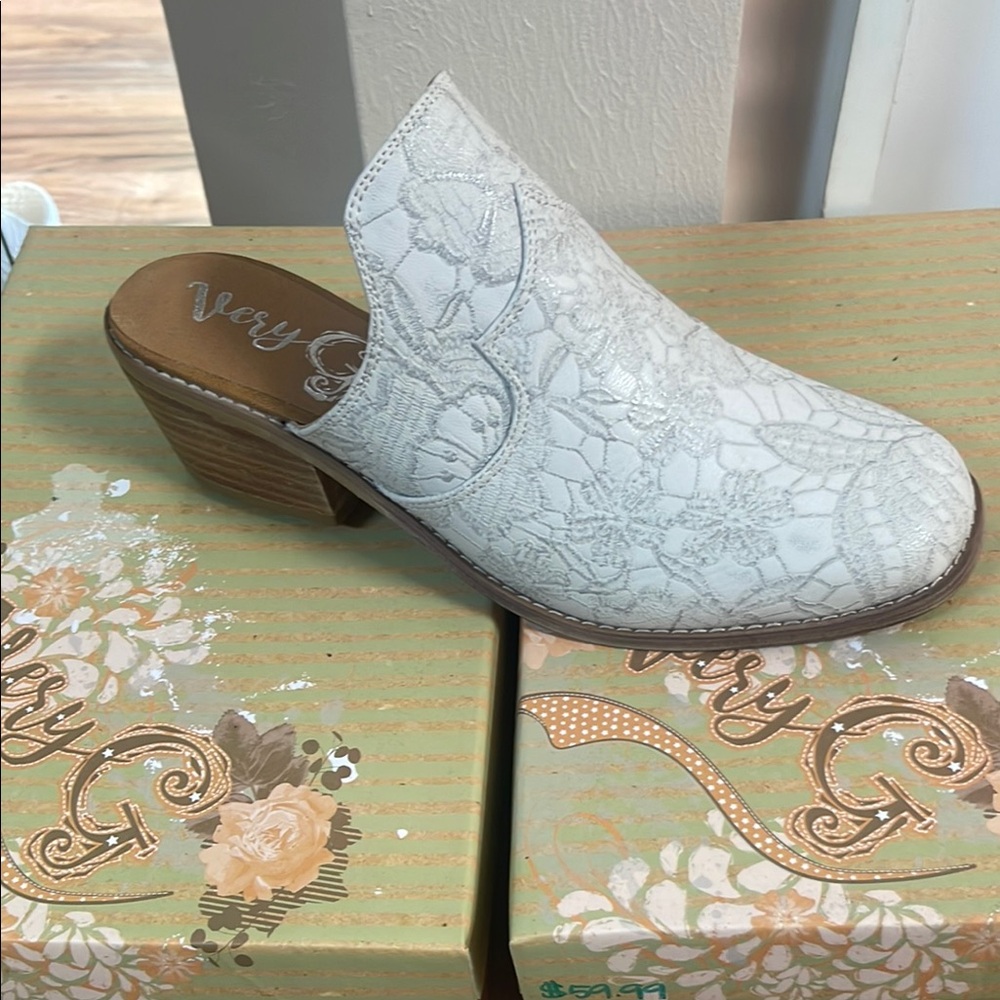 Very G Women's White Lace Mule Shoes